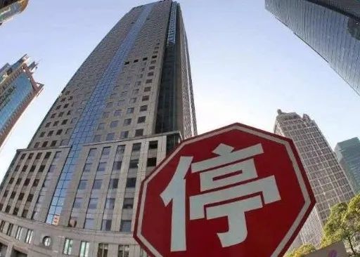 房產(chǎn)很多人還想著高價出手 中介表示有人買就不錯了